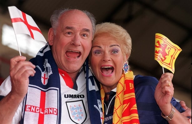 File photo dated 01/06/98 of Tony Caunter and Pam St Clement, during a photocall Highbury, north London. Tony Caunter, who played Roy Evans in EastEnders, has died at the age of 88, his family have announced. Issue date: Tuesday October 14, 2025. PA Photo. Photo credit should read: Tony Harris/PA Wi