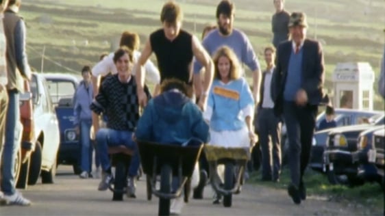A wheelbarrow race at the Lisdoonvarna Matchmaking Festival in County Clare, 1985.