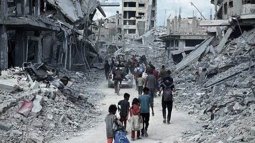 People return their homes in Khan Yunis