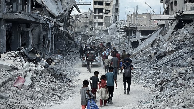 People return their homes in Khan Yunis