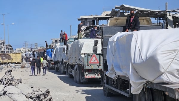 GAZA - OCTOBER 16: Trucks carrying food aid and fuel, accompanied by a United Nations team, passed through the Kerem Shalom border crossing and arrive in the Gaza Strip on October 16, 2025. (Photo by Hani Alshaer/Anadolu via Getty Images)