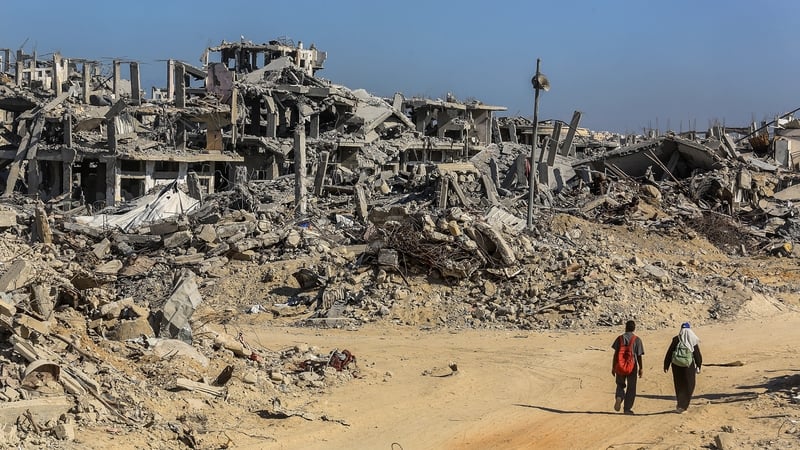 Palestinians continue to return to the southern city of Khan Younis following the ceasefire in Gaza