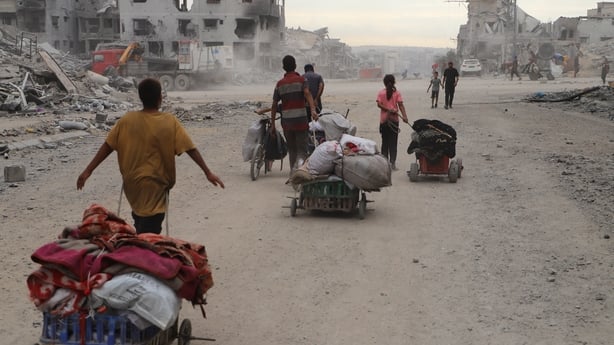 Palestinians returning to the Sabra neighborhood in Gaza City