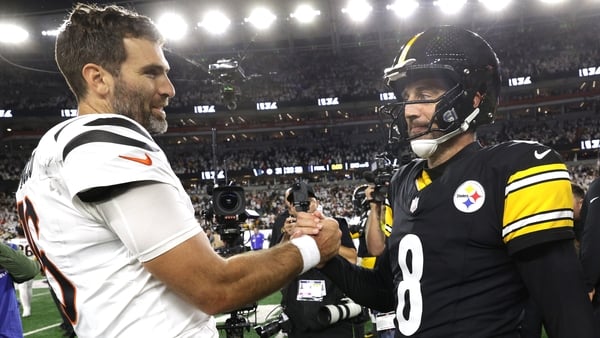CINCINNATI, OHIO - OCTOBER 16: Aaron Rodgers #8 of the Pittsburgh Steelers congratulates Joe Flacco #16 of the Cincinnati Bengals after the game at Paycor Stadium on October 16, 2025 in Cincinnati, Ohio. (Photo by Michael Hickey/Getty Images)