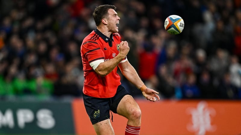 Tom Farrell has signed a new contract with Munster