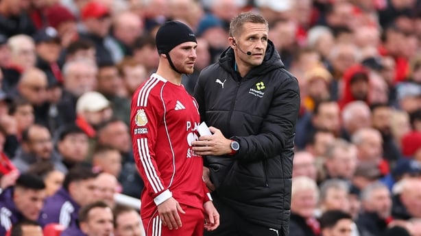 LIVERPOOL, ENGLAND - OCTOBER 19: Alexis Mac Allister of Liverpool comes back on with a head bandage during the Premier League match between Liverpool and Manchester United at Anfield on October 19, 2025 in Liverpool, England. (Photo by Robbie Jay Barratt - AMA/Getty Images)