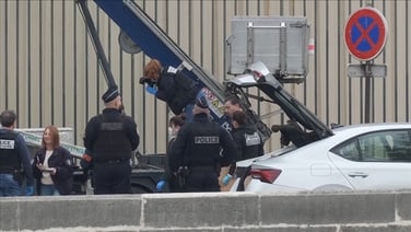 Suspected heist crane seen outside Louvre