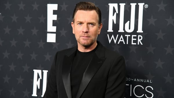 Ewan McGregor posing for a photo on the red carpet