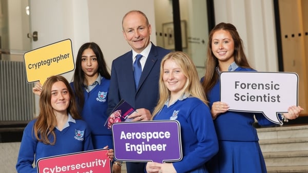 Photo show An Taoiseach, Micheál Martin (centre); with students from Mount Sackville Secondary School, from left, Amélie Place; Arsha Bhatia; Charlotte Cosgrove; and Rhia Murphy.
