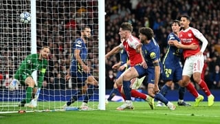 LONDON, ENGLAND - OCTOBER 21: Viktor Gyoekeres of Arsenal scores his team's fourth goal during the UEFA Champions League 2025/26 League Phase MD3 match between Arsenal FC and Atletico de Madrid at Arsenal Stadium on October 21, 2025 in London, England. (P
