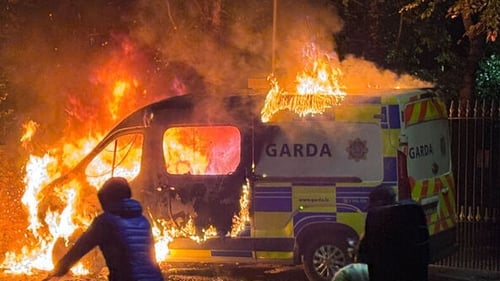 A garda van burns in Citywest in Dublin (Credit: RollingNews.ie)