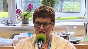 Áine Ní Fhiannuasa show image