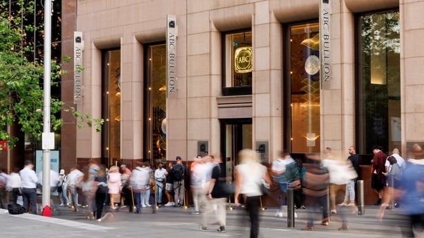 People queue outside an ABC Bullion store in Sydney, Australia, on Tuesday, Oct. 21, 2025. Gold held near a record high, finding support despite optimism global trade tensions are easing and hopes the US government will reopen soon. Photographer: Brendon Thorne/Bloomberg