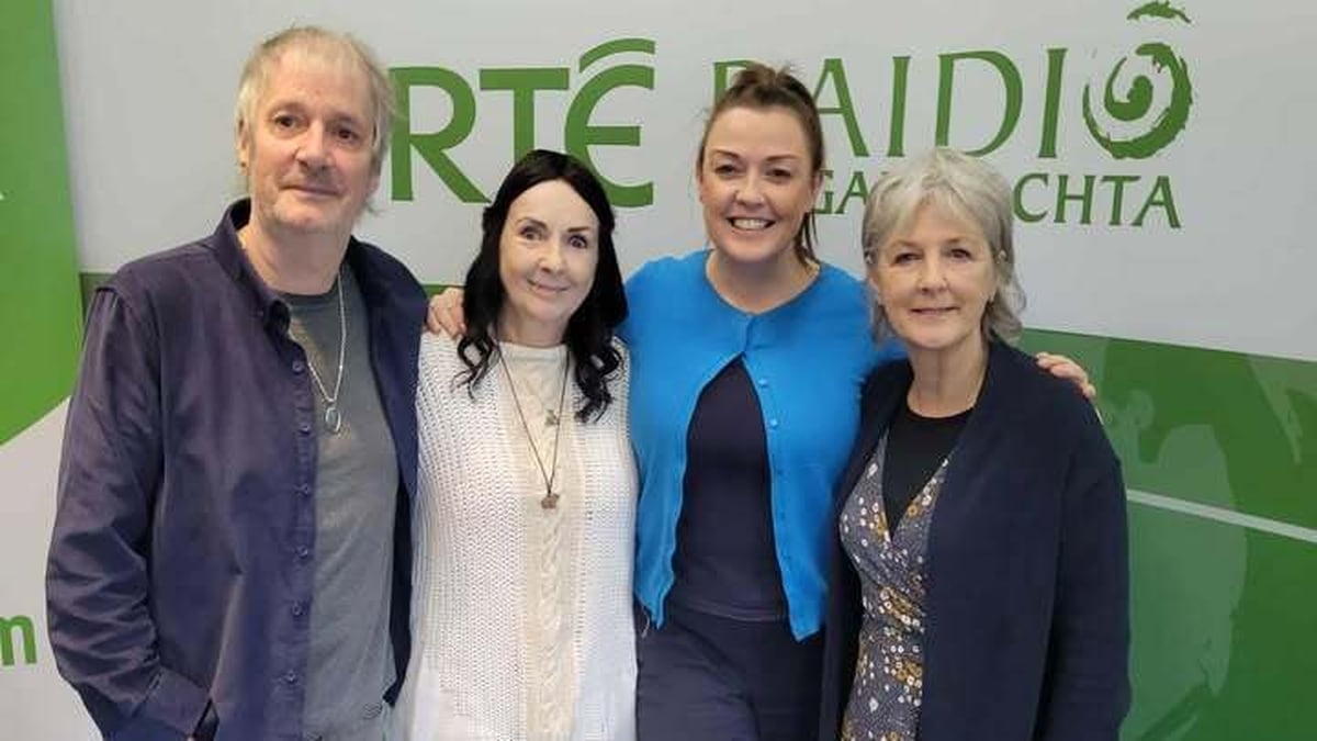 Máire Ní Bhraonáin, Pól Ó Braonáin agus Deirdre Ní Bhraonain ón ghrúpa ceoil Clannad.