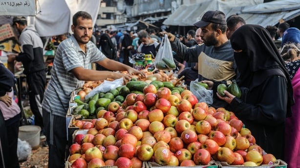 KHAN YUNIS, GAZA - OCTOBER 24: Palestinians shop at a local market as daily life gradually returns to normal after the withdrawal of Israeli forces from cities and villages in Khan Yunis, Gaza, on October 24, 2025. Shops reopen and markets become active again as residents seek to meet their daily ne