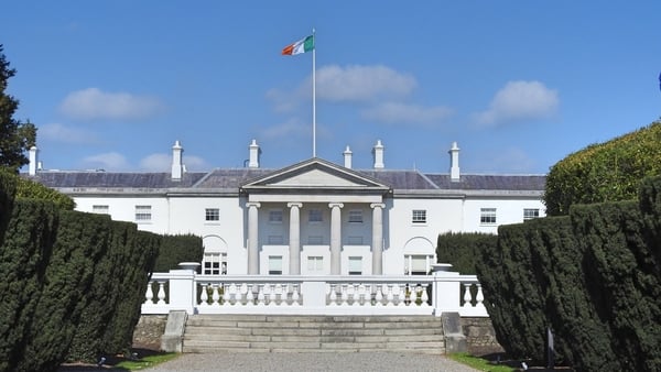 A photo of the large white building of Áras an Uachtarain