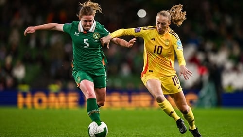 Aoife Mannion (L) holds off Lisa Petry of Belgium