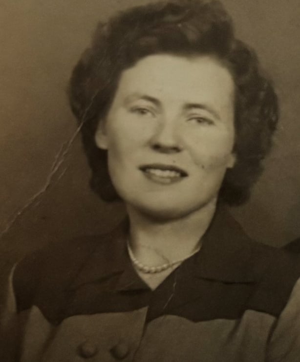 Old black and white photo of Mary Bean Uí Bheaglaoi who just turned 100