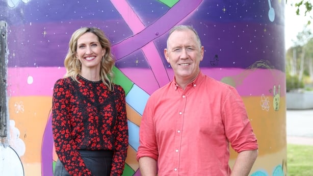 Fonn_Joy Dunlop agus Donall Mac Ruairi 