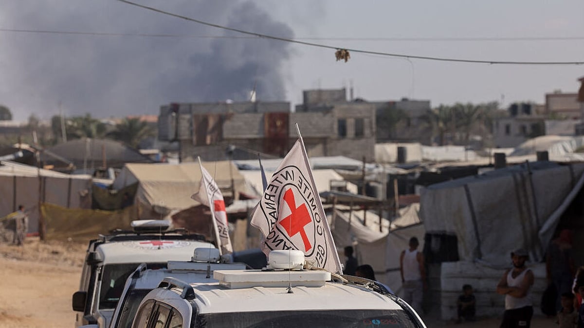 "Mountains of rubble. There are no buildings left" - Red Cross Spokesperson on Gaza