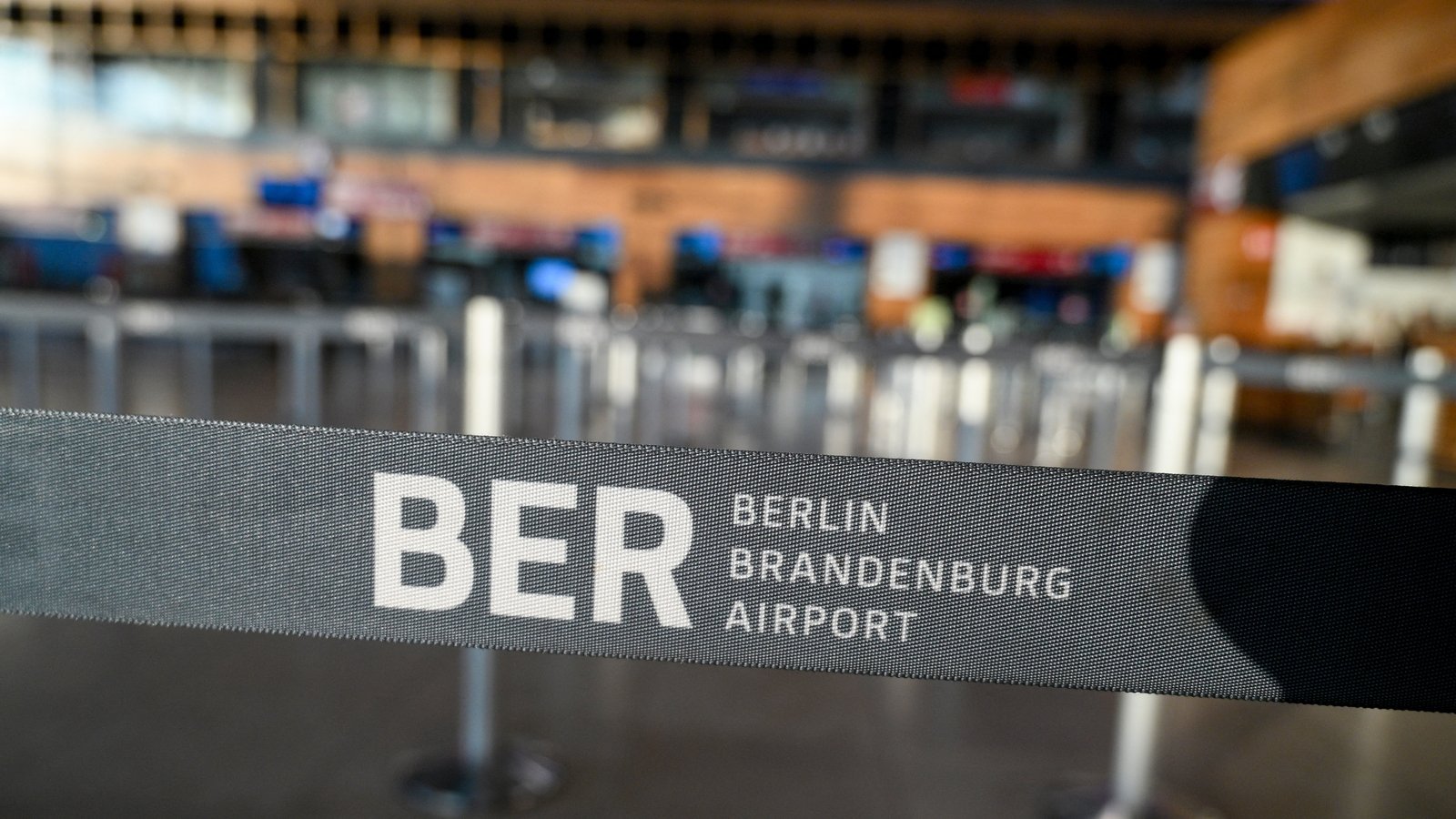 Flights resume at Berlin airport after drone scare