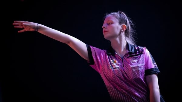 Rebecca Allen darts Picture: Tamas Kovacs / Hungarian Darts Federation