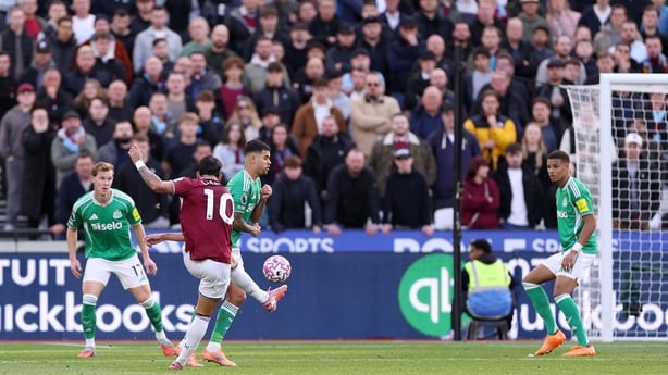 Lucas Paqueta scores for West Ham against Newcastle - Premier Division, November 2025 