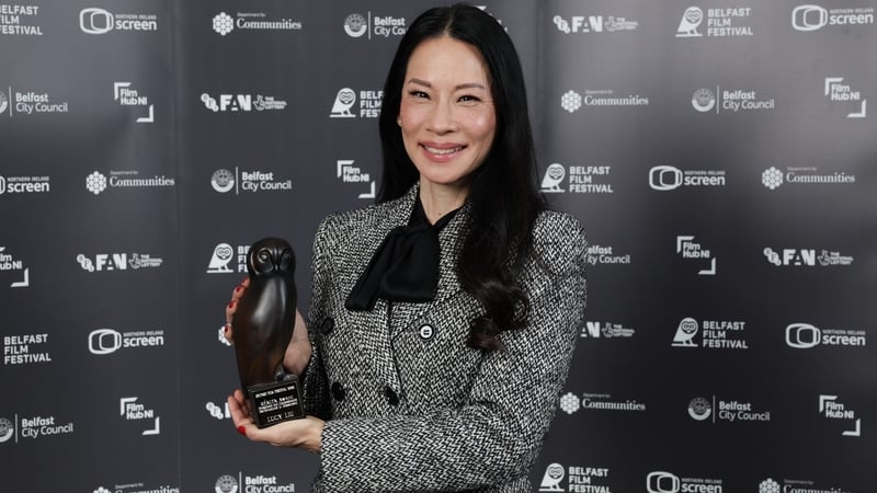 Lucy Liu with the Réalta Award, for Exceptional and Compassionate Performance in Rosemead, at the 25th Belfast Film Festival