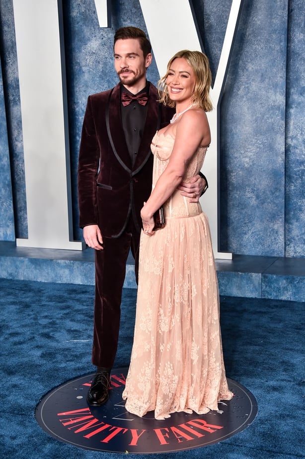 Matthew Koma and Hilary Duff at the 2023 Vanity Fair Oscar Party held at the Wallis Annenberg Center for the Performing Arts on 12 March, 2023 in Beverly Hills, California
