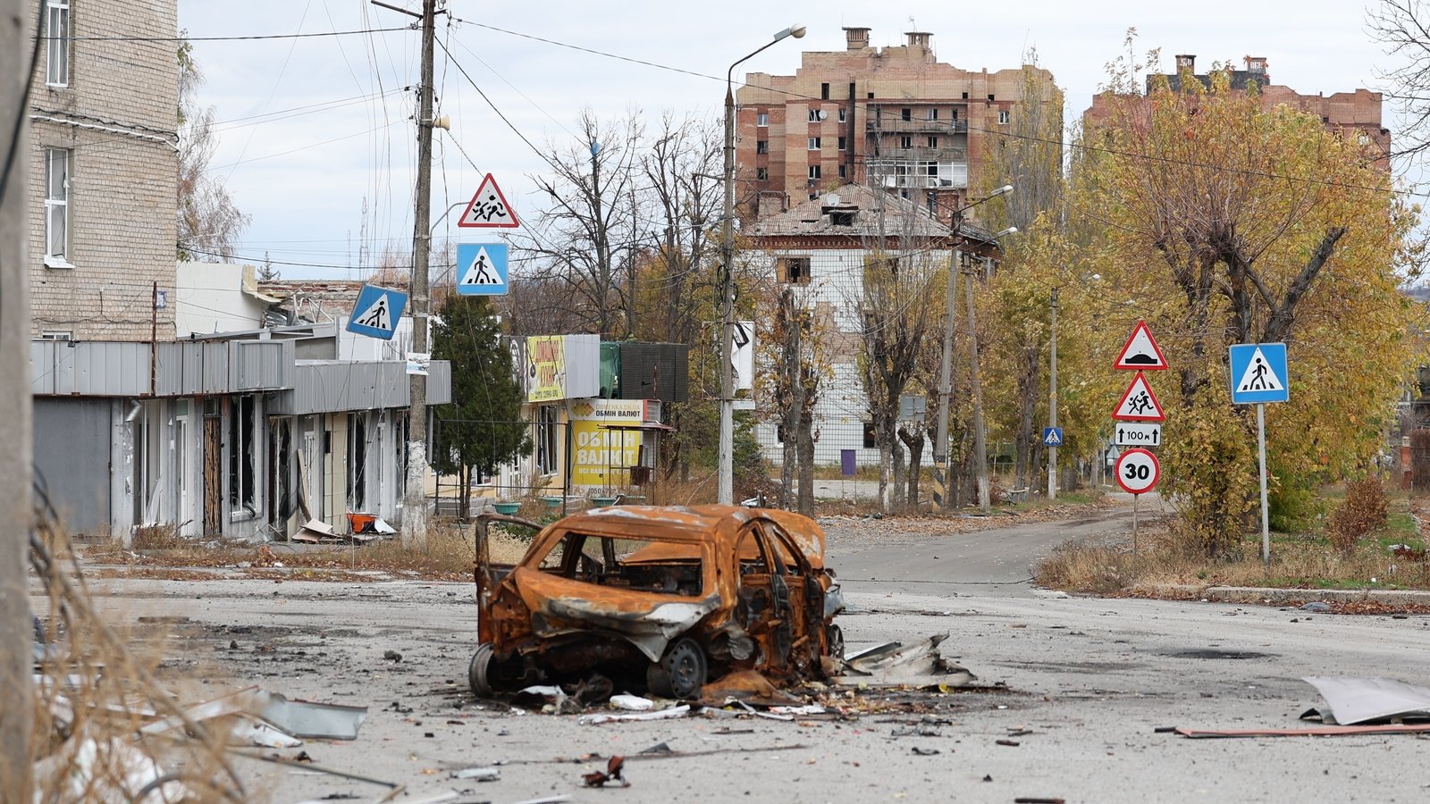 Russia Intensifies Encirclement Efforts in Battle for Strategic Pokrovsk