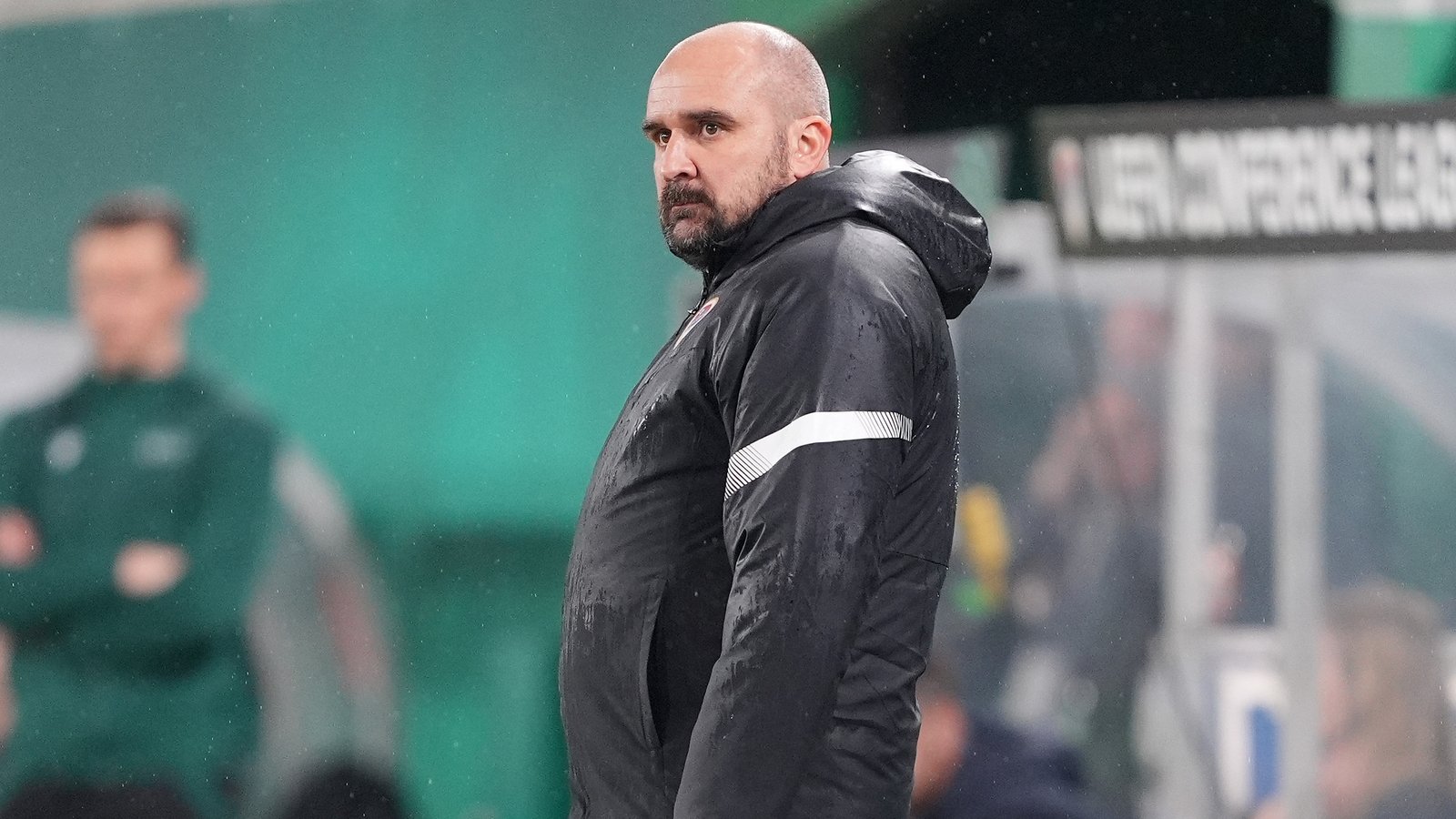 Serbian coach Zizovic dies during top-flight match