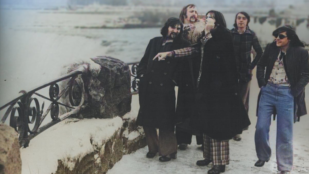 Drive The Cold Winter Away - Horslips