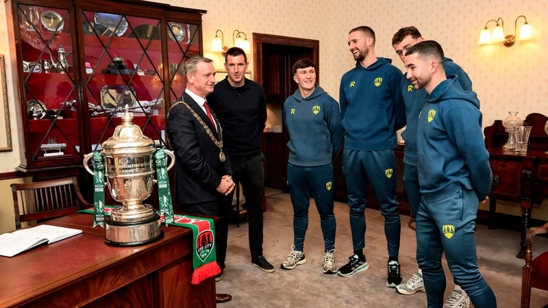 Lord Mayor of Cork Cllr Fergal Dennehy, with Cork City manager Gerard Nash and players from 3rd from left, Josh Fitzpatrick, Fiacre Kelliher, Conor Brann and Sean Maguire