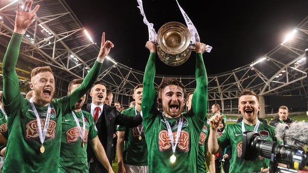 6 November 2016; Winning goalscorer Seán Maguire celebrates with the cup following the Irish Daily Mail FAI Cup Final match between Cork City and Dundalk at Aviva Stadium in Lansdowne Road, Dublin. Photo by David Maher/Sportsfile