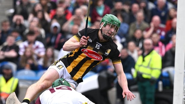 8 June 2025; Martin Keoghan of Kilkenny shoots past Galway goalkeeper Eanna Murphy for his side's first goal during the Leinster GAA Senior Hurling Championship final match between Kilkenny and Galway at Croke Park in Dublin. Photo by Ray McManus/Sportsfile