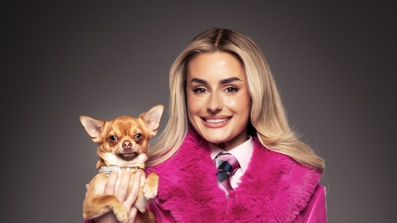 Amber Davies stars as Elle Woods in Legally Blonde