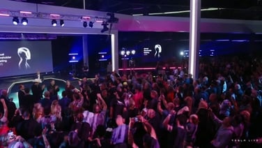 Moment Tesla shareholders approve Musk’s pay package