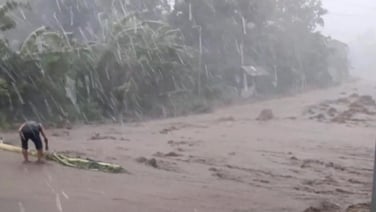 Flash floods sweep through Philippines as super typhoon strengthens