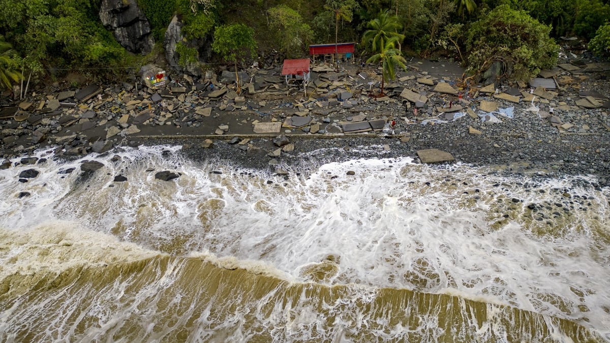 At least 5 dead, over a million displaced in Philippines after typhoon