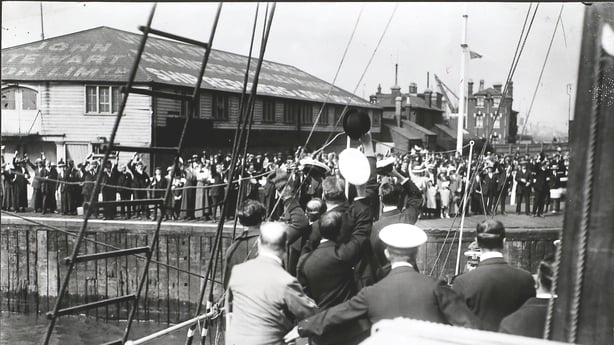 Officers of the 'Endurance' waving good-bye as the ship leaves Millwall Dock in London for the Antarctic, on Ernest Shackleton's Imperial Trans-Antarctic Expedition, 1st August 1914. (Photo by Hulton Archive/Getty Images)