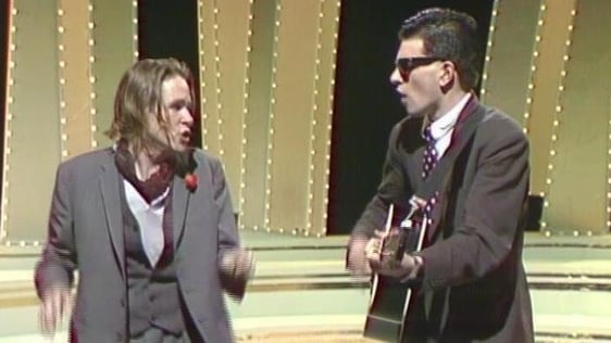 Benzini Brothers Liam Ó Maonlaí and Fiachna Ó Braonáin on The Late Late Show, 1985