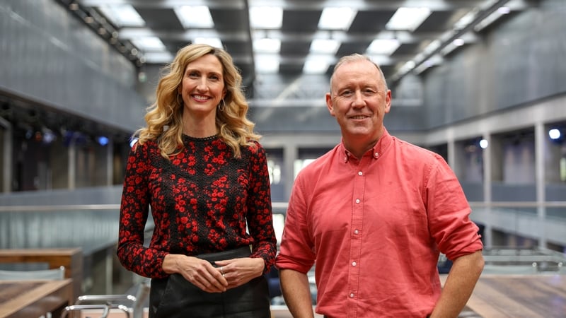 Joy agus Dónall, láithreoirí an chláir, Fonn ar RTÉ Raidió na Gaeltachta