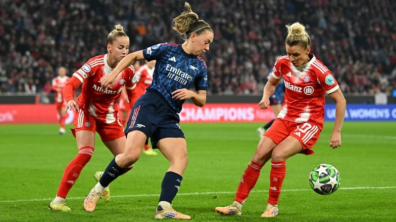 Katie McCabe is challenged by Giulia Gwinn and Linda Dallmann of Bayern Munich