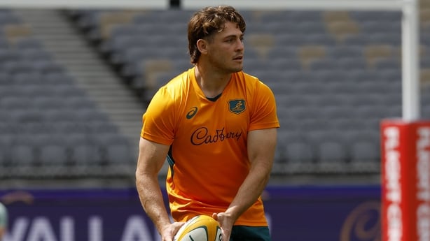PERTH, AUSTRALIA - OCTOBER 03: James O'Connor of the Wallabies looks to pass during a Wallabies captain's run at Optus Stadium on October 03, 2025 in Perth, Australia. (Photo by James Worsfold/Getty Images)