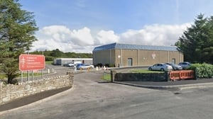  Mary Mc Garvey, Cathaoirleach Bord Bainistíochta  agus  Carmel Ní Churráin, Múinteoir ar Phobailscoil Chloich Cheann Fhaola. show image