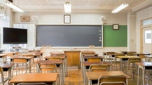 Darren Ó Dochartaigh as Doire, Saor aistritheoir ón Chomhlacht Word for Word. show image