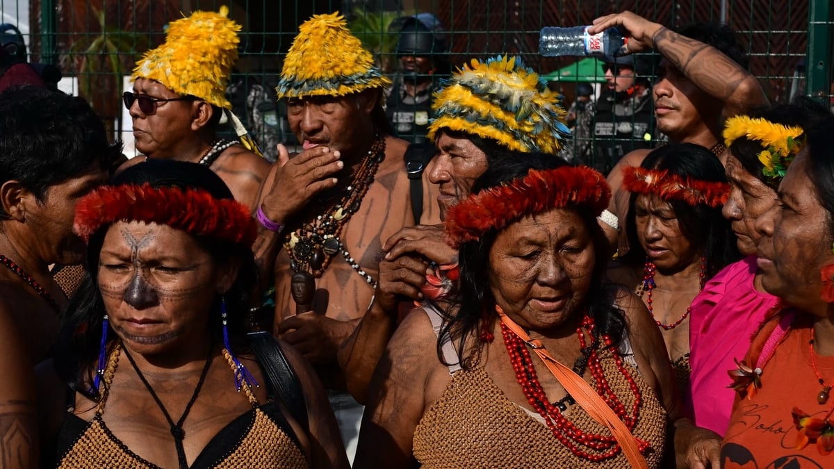 Cop 30 attempting to look unified while indigineous protestors block venue 