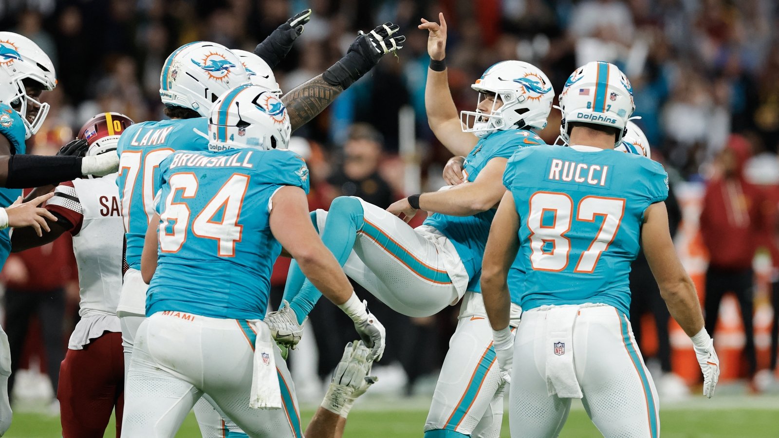 NFL: Dolphins reign in Spain against Commanders