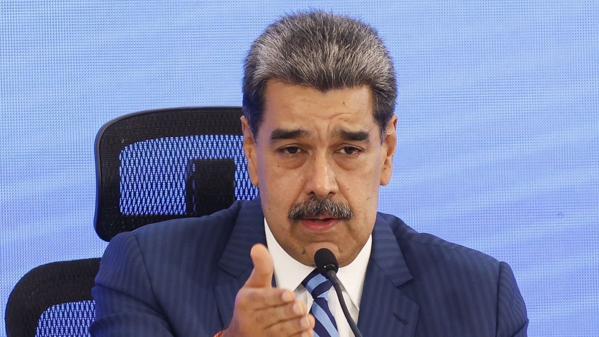 Michael McCaughen, iriseoir agus tráchtaire.