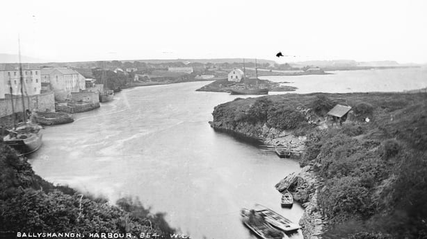 Photograph of the harbour at Ballyshannon, late nineteenth century